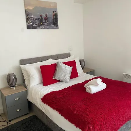 2 Bedroom Luxury Centre Apartment *