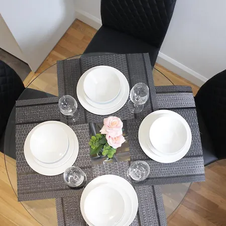 2 Bedroom Luxury Centre *